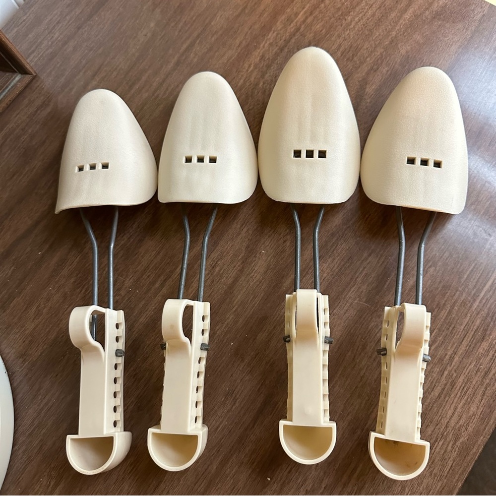 4 Vintage 1993 Selfix INC Plastic Off-White Shoe Keepers - Adjustable Women’s